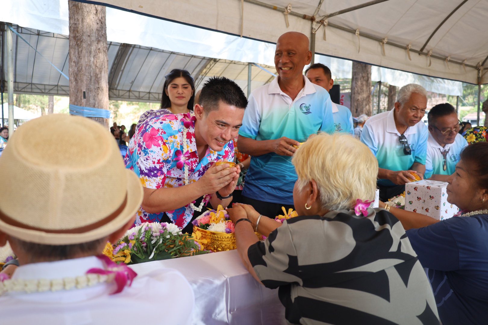 อบอุ่นหัวใจ ราไวย์จัดงาน “สูงวัยสัมพันธ์” พาผู้สูงอายุร่วมกิจกรรม สร้างรอยยิ้มทั้งชุมชน