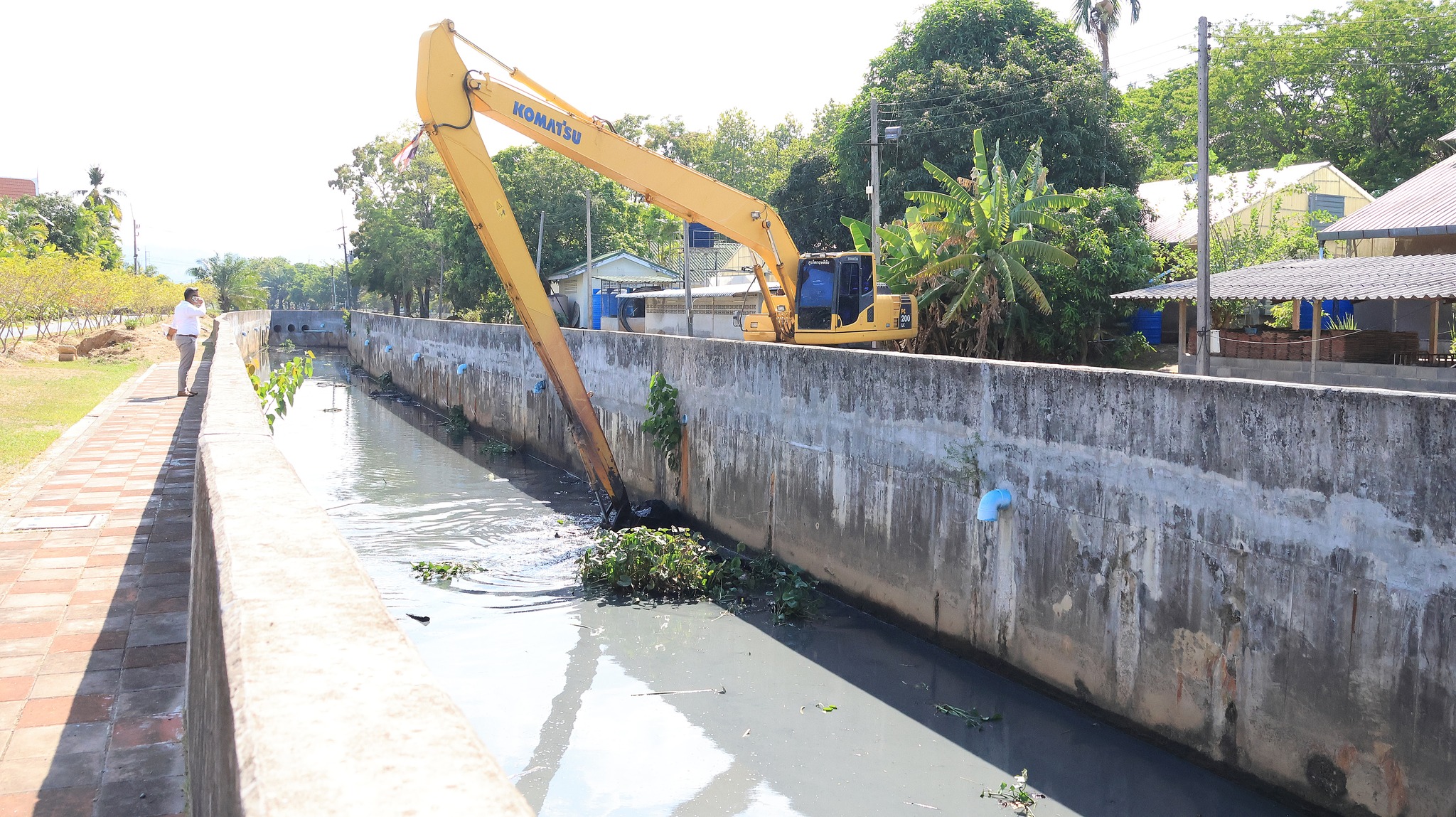 นายกฯแตน ติดตามการขุดลอกคลองท่าแครงเตรียมความพร้อมรับมือช่วงฝนตกหนักน้ำทะเลหนุนสูง